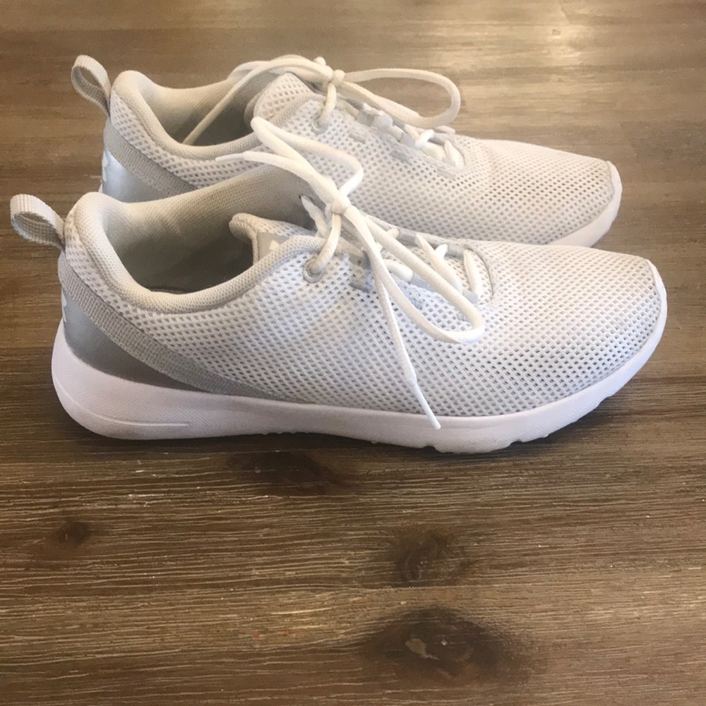 UNDER ARMOUR athletic shoes 👟